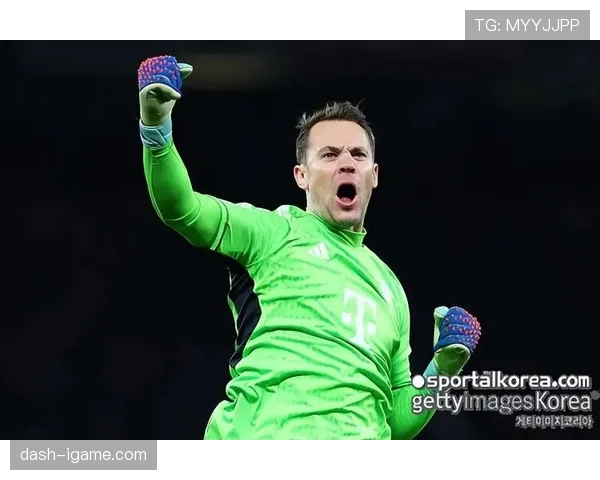 诺伊尔持续保持优秀状态，成为守护球门的典范与职业态度的榜样