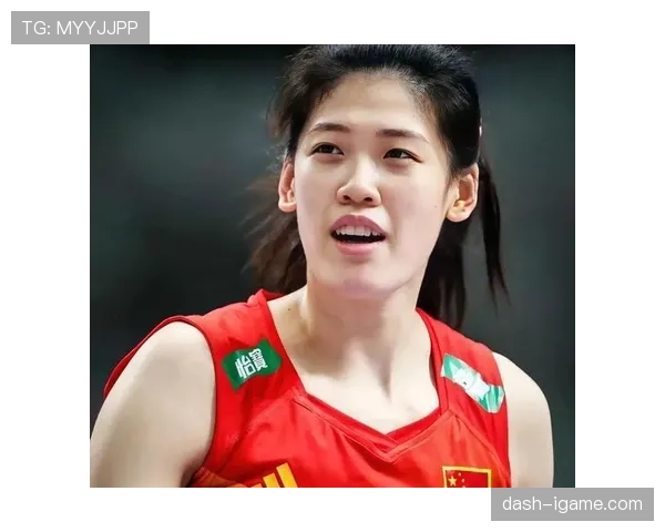 李盈莹训练间隙竟偷偷点外卖，连队友都惊了这大长腿怎么这么会享受？！